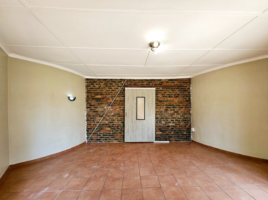 6 Bedroom Property for Sale in Bloemfontein Rural Free State